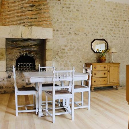 As Seen On A New Life In The Sun - Beautiful 3 Bedroom Cottage With Shared Pool Montboyer Экстерьер фото