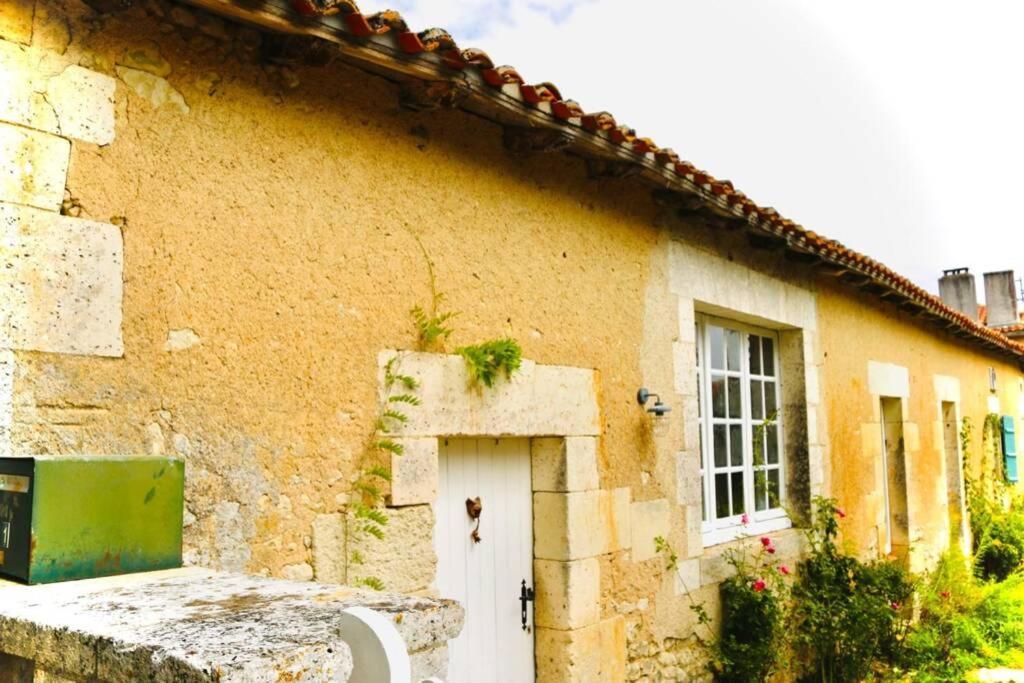 As Seen On A New Life In The Sun - Beautiful 3 Bedroom Cottage With Shared Pool Montboyer Экстерьер фото