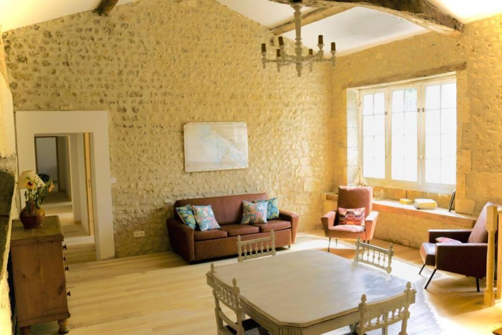 As Seen On A New Life In The Sun - Beautiful 3 Bedroom Cottage With Shared Pool Montboyer Экстерьер фото