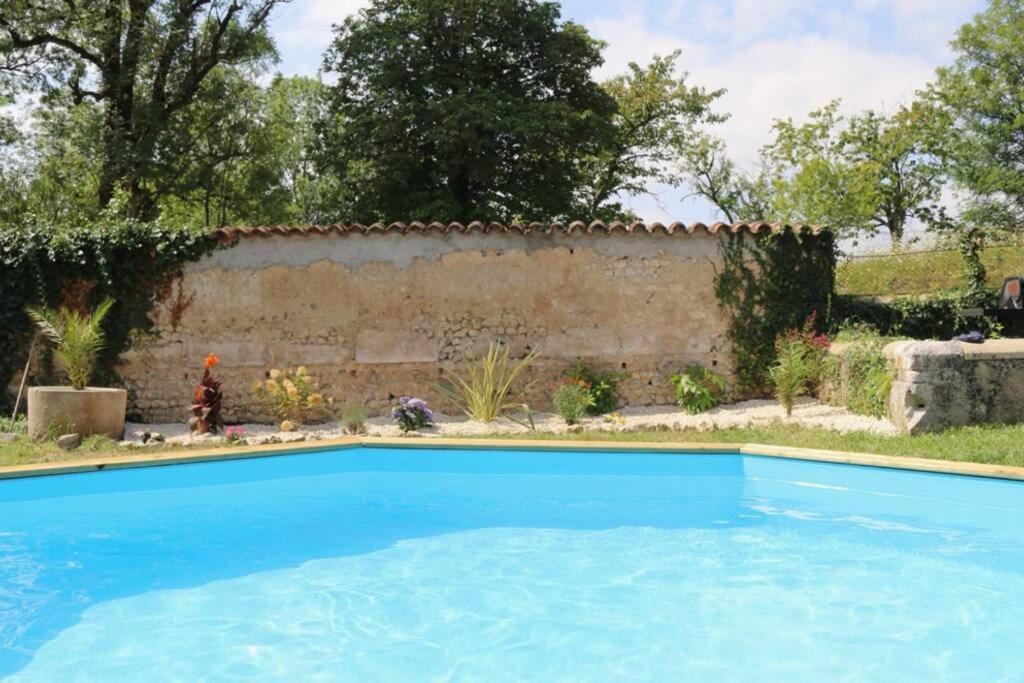 As Seen On A New Life In The Sun - Beautiful 3 Bedroom Cottage With Shared Pool Montboyer Экстерьер фото