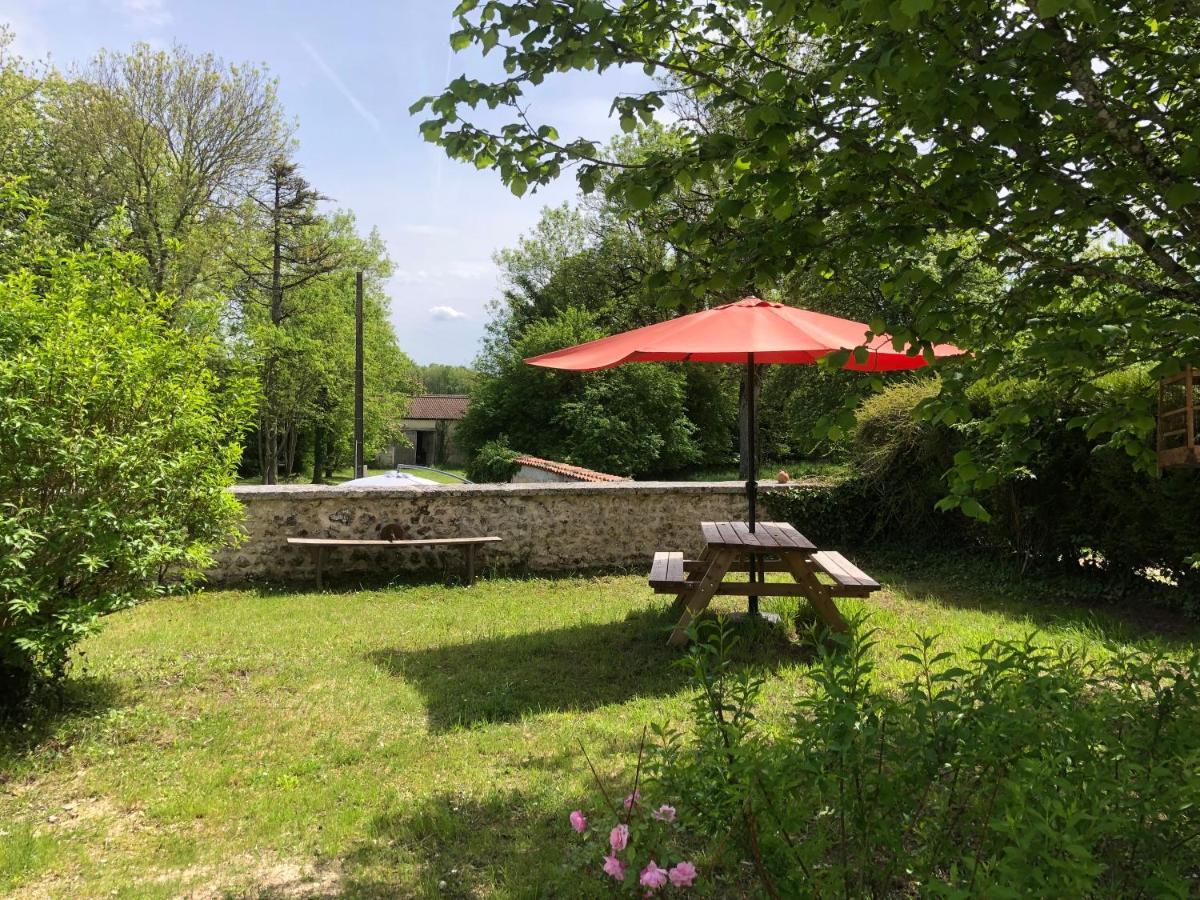 As Seen On A New Life In The Sun - Beautiful 3 Bedroom Cottage With Shared Pool Montboyer Экстерьер фото