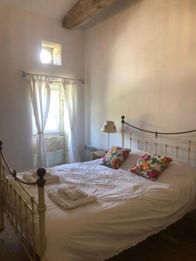 As Seen On A New Life In The Sun - Beautiful 3 Bedroom Cottage With Shared Pool Montboyer Экстерьер фото