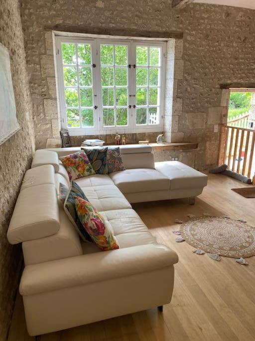 As Seen On A New Life In The Sun - Beautiful 3 Bedroom Cottage With Shared Pool Montboyer Экстерьер фото