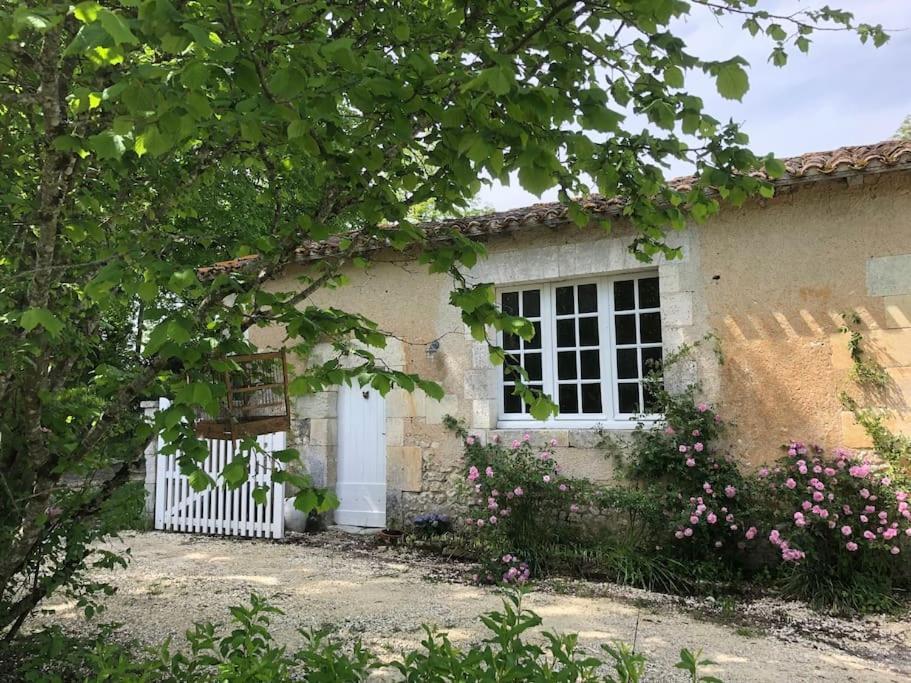 As Seen On A New Life In The Sun - Beautiful 3 Bedroom Cottage With Shared Pool Montboyer Экстерьер фото